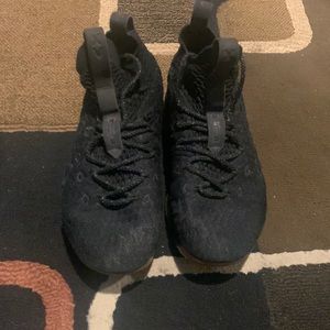 Lebrón James kids shoe size 6.5